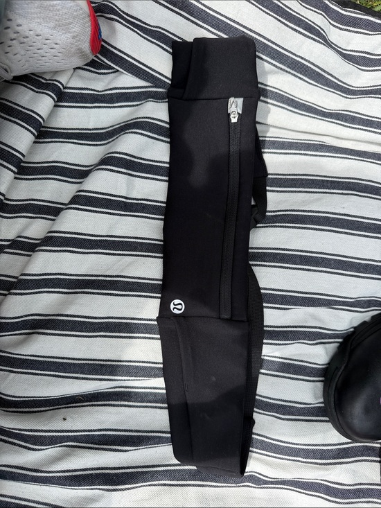 lululemon athletica Other - Lululemon Black Running Belt with Zipper Pocket (adjustable size)